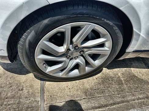 Used 2019 Land Rover Range Rover Sport HSE AWD/4WD image 2