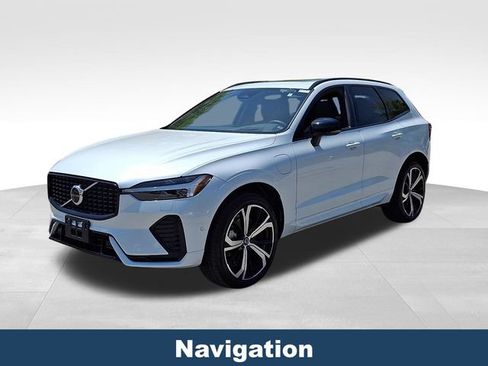 Used 2022 Volvo XC60 T8 R-Design w/ Advanced Package AWD/4WD image 4