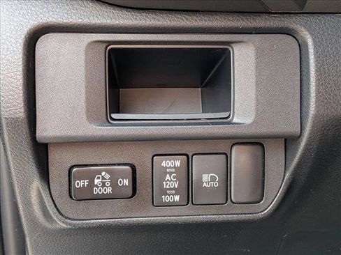 Used 2018 Toyota Tacoma TRD Sport w/ Technology Package AWD/4WD image 18