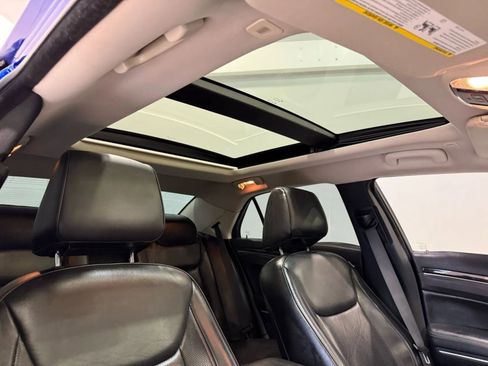 Used 2018 Chrysler 300 Limited w/ Safetytec Plus Group image 30