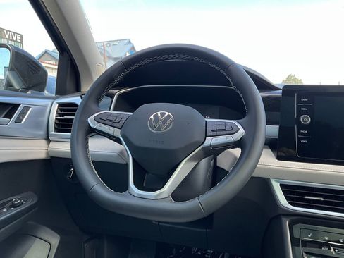 New 2025 Volkswagen Taos SE image 19