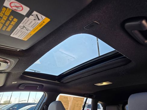 Used 2025 Toyota Corolla Cross AWD Hybrid w/ Moonroof Package image 26