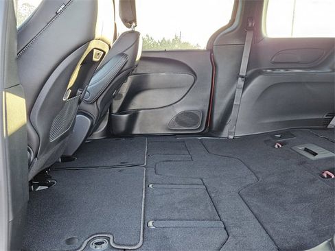 New 2026 Chrysler Pacifica Select image 5