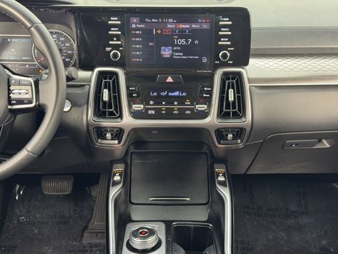 Used 2021 Kia Sorento S image 21