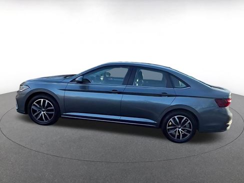 Used 2025 Volkswagen Jetta SE image 9