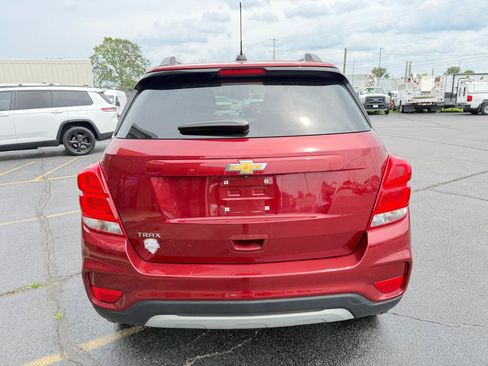 Used 2021 Chevrolet Trax LT w/ LT Convenience Package FWD image 4