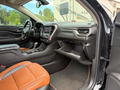 Used 2017 GMC Acadia SLT AWD/4WD image 19
