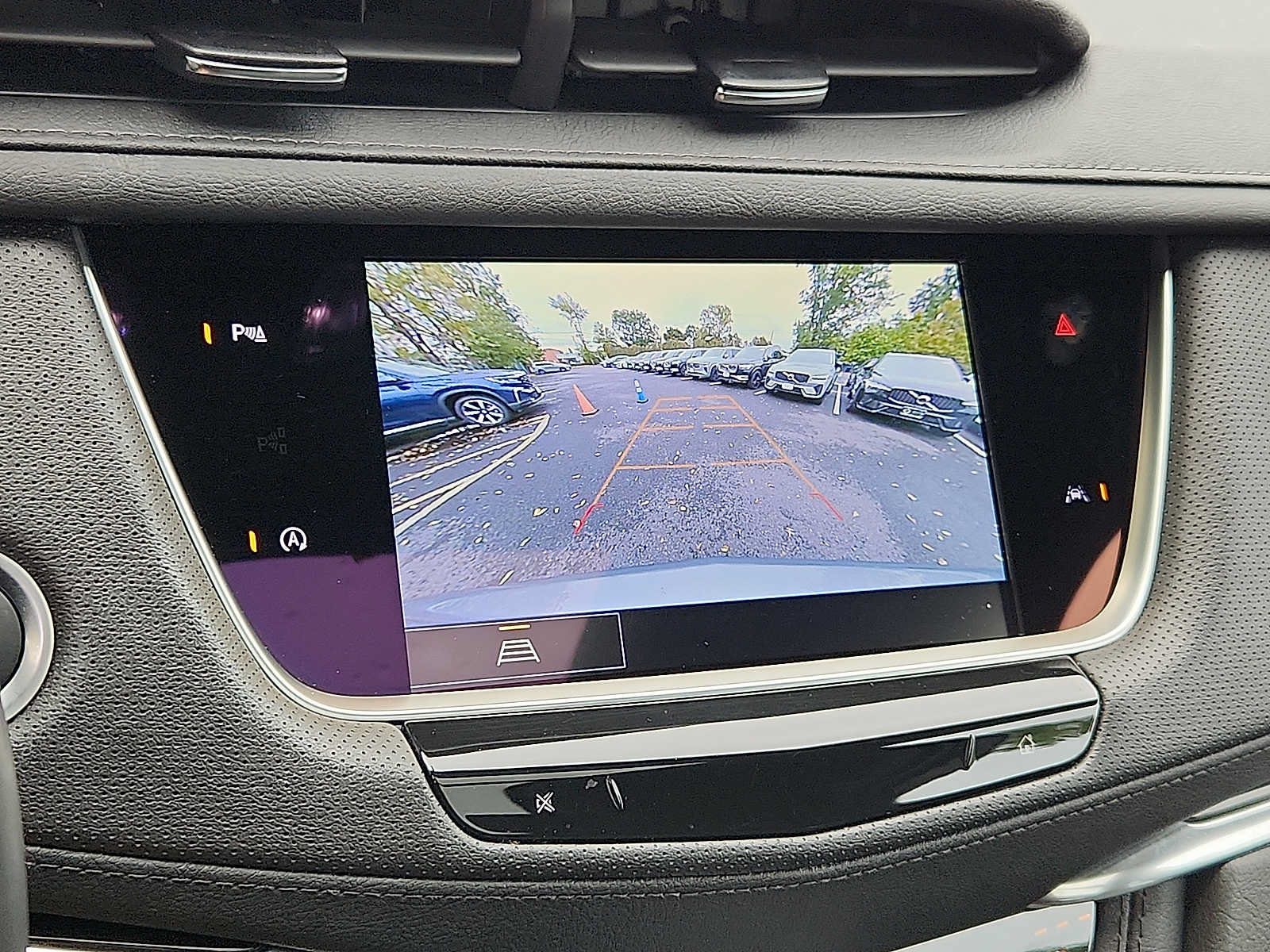 Used 2024 Cadillac XT6 Luxury w/ LPO, Floor Liner Package AWD/4WD image 17
