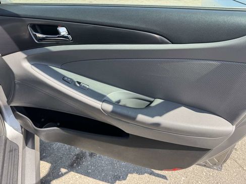 Used 2012 Hyundai Sonata Hybrid w/ Leather Pkg image 15