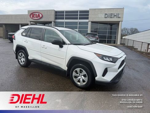 Used 2019 Toyota RAV4 LE image 1