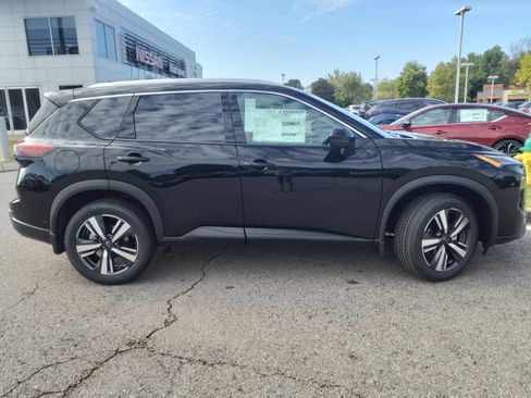 Used 2025 Nissan Rogue SL FWD image 2