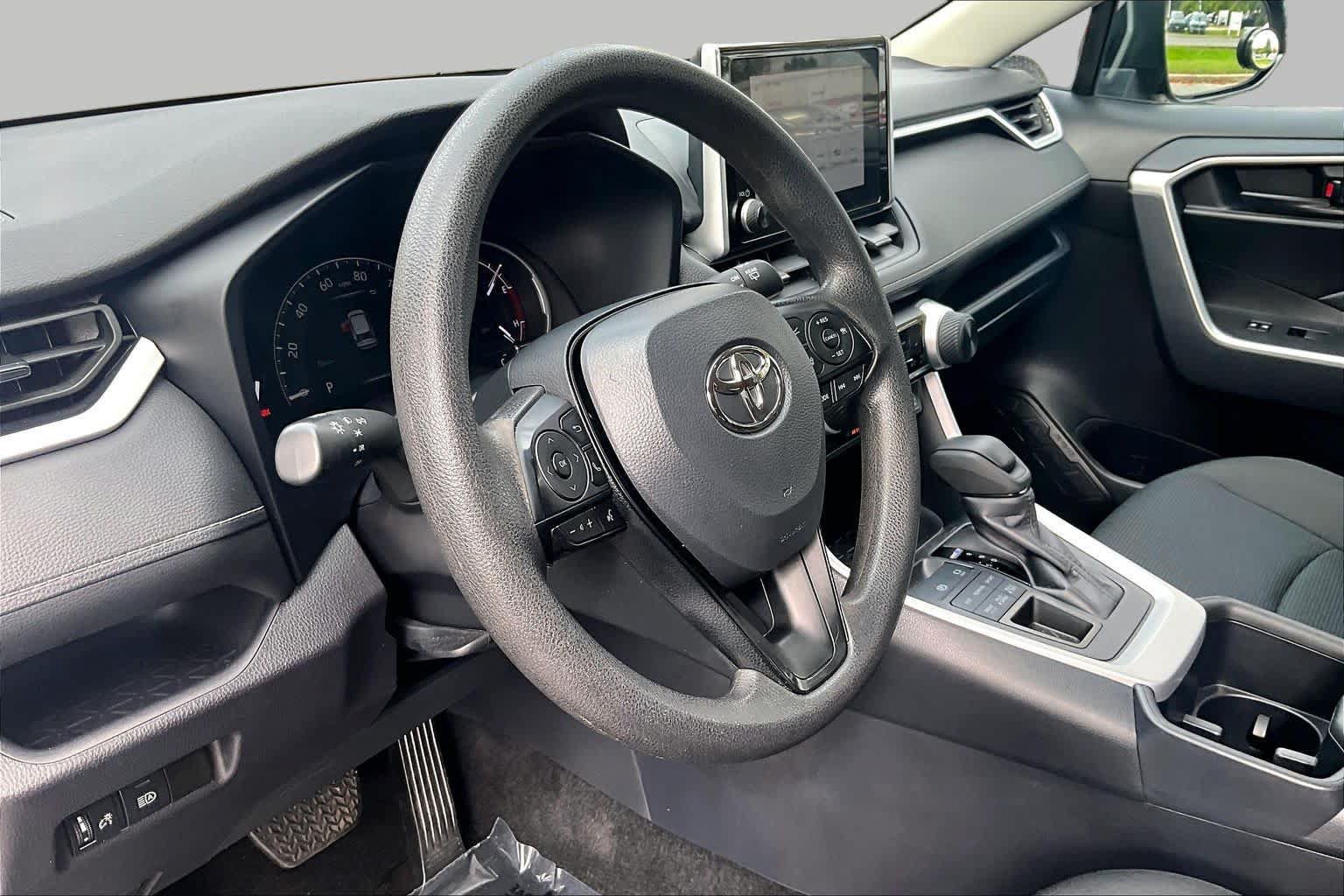 Used 2025 Toyota RAV4 LE AWD/4WD image 17