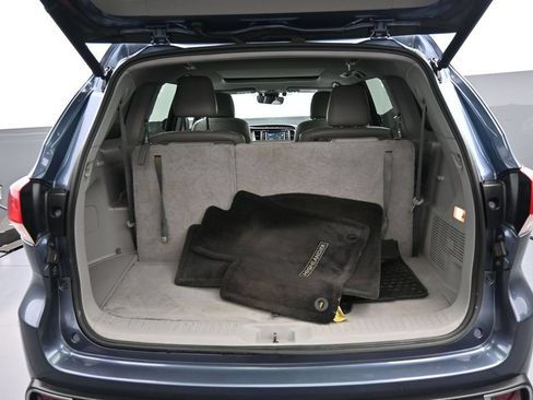 Used 2017 Toyota Highlander Limited Platinum w/ Carpet Mat Package AWD/4WD image 23