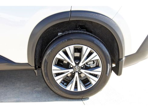 Used 2023 Nissan Rogue SV image 30