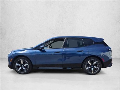 Used 2024 BMW iX xDrive50 w/ Premium Package AWD/4WD image 7