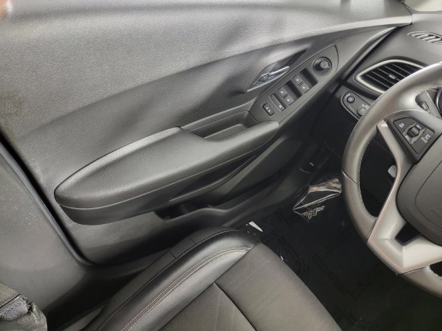 Used 2017 Chevrolet Trax LT w/ LT Convenience Package FWD image 31