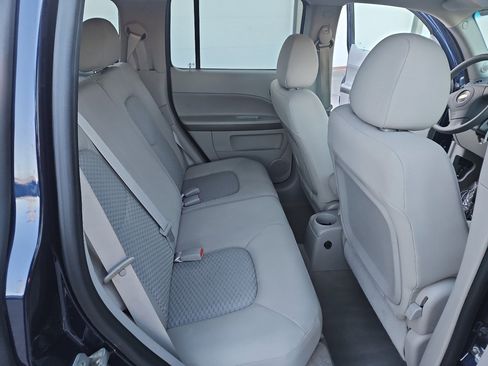 Used 2008 Chevrolet HHR LS image 11