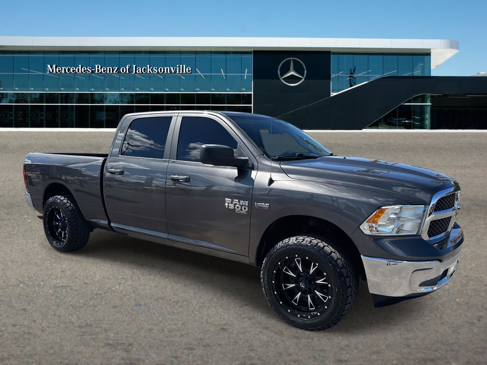 Used 2020 RAM 1500 Classic SLT AWD/4WD image 1