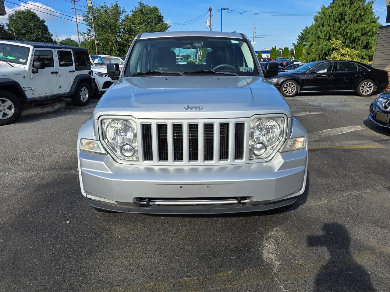 Used 2012 Jeep Liberty Sport AWD/4WD image 8