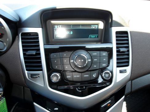 Used 2015 Chevrolet Cruze LT image 17