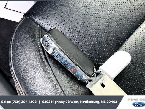 Used 2023 Kia Sorento SX image 9