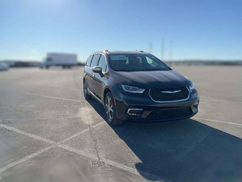 New 2026 Chrysler Pacifica Pinnacle image 17