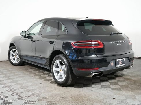 Certified 2018 Porsche Macan image 3