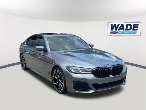 Used 2022 BMW 530i w/ M Sport Package RWD image 3