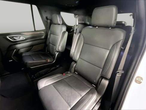 Used 2021 Chevrolet Tahoe Z71 w/ Luxury Package AWD/4WD image 18
