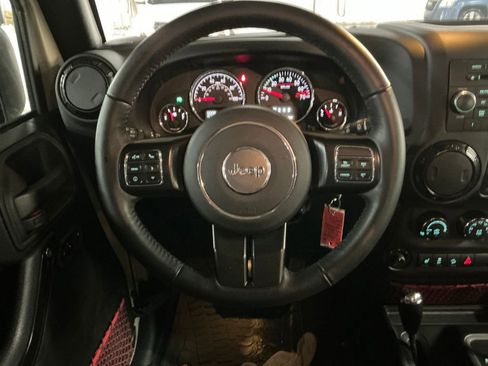 Used 2017 Jeep Wrangler Unlimited Rubicon image 14