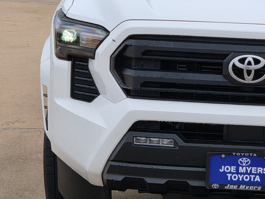 Used 2024 Toyota Tacoma SR5 AWD/4WD image 5