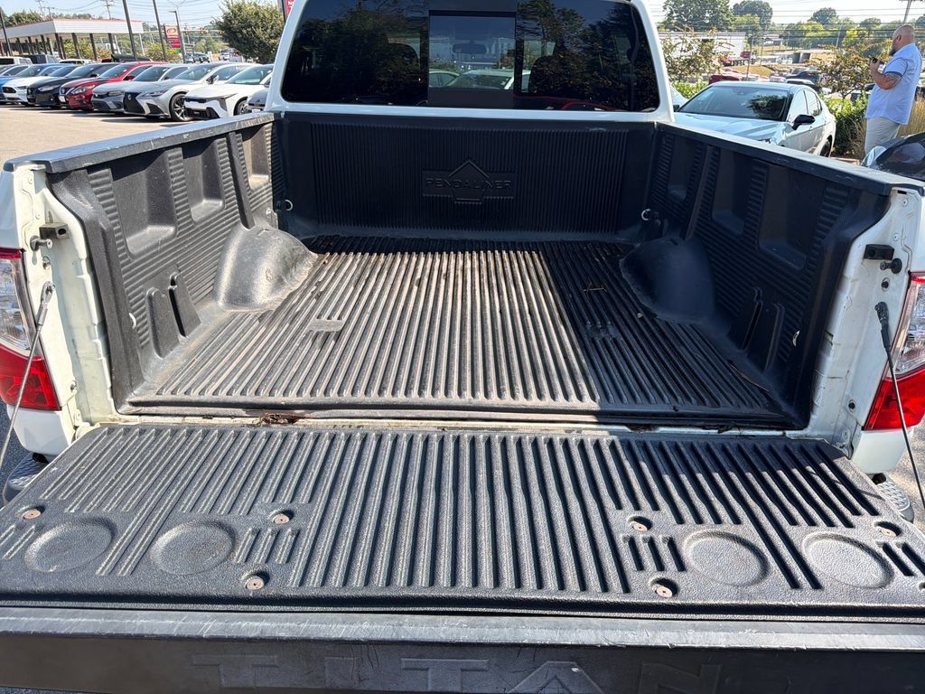 Used 2018 Nissan Titan SV AWD/4WD image 13