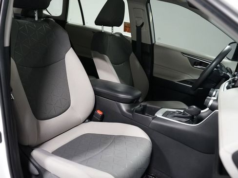 Used 2022 Toyota RAV4 XLE image 27