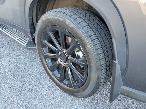 Used 2022 Toyota Highlander XLE FWD image 26