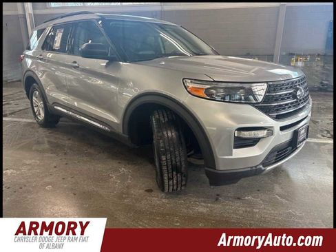 Used 2021 Ford Explorer XLT image 3