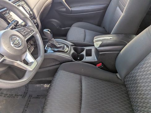 Used 2020 Nissan Rogue S image 27