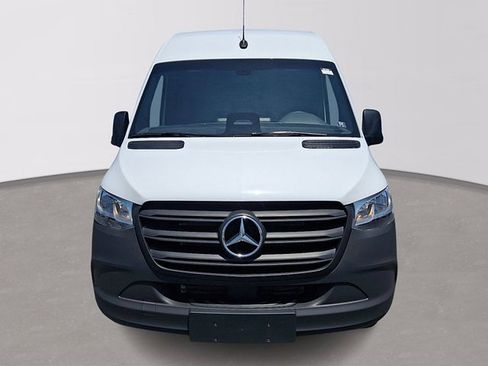 Used 2025 Mercedes-Benz Sprinter 2500 image 2