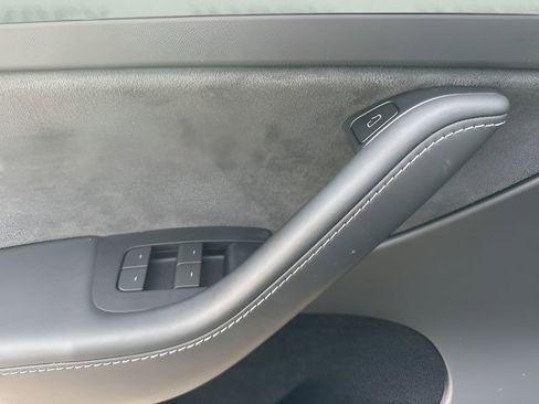 Used 2023 Tesla Model Y Long Range image 27