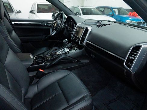 Used 2016 Porsche Cayenne image 37