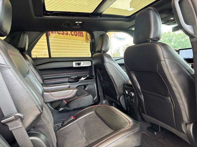 Used 2023 Ford Explorer ST-Line w/ Class IV Trailer Tow Package AWD/4WD image 5