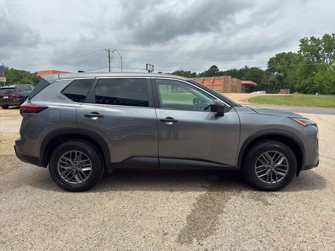 Used 2024 Nissan Rogue S FWD image 25