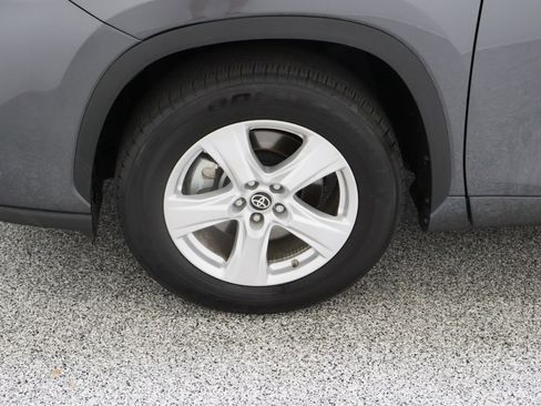 Used 2025 Toyota Highlander LE image 11