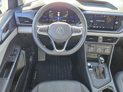 Used 2022 Volkswagen Taos SE w/ Panoramic Sunroof Package image 14
