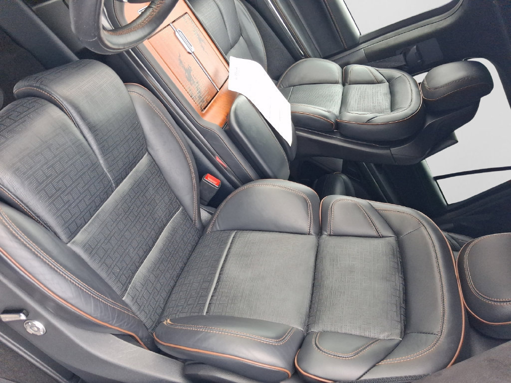 Used 2025 Lincoln Navigator Black Label AWD/4WD image 12