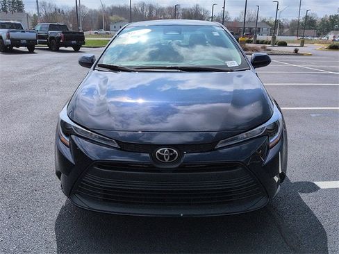 Certified 2025 Toyota Corolla LE image 2