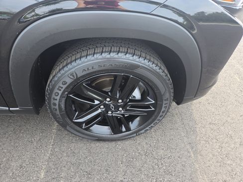Used 2025 Chevrolet Trax ACTIV w/ Sunroof Package FWD image 12