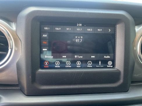 Used 2020 Jeep Wrangler Unlimited Sahara AWD/4WD image 15