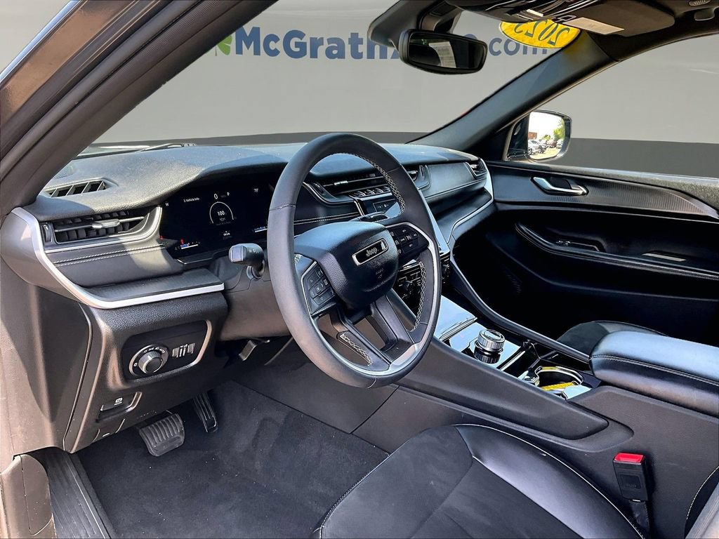 Used 2023 Jeep Grand Cherokee Altitude AWD/4WD image 20