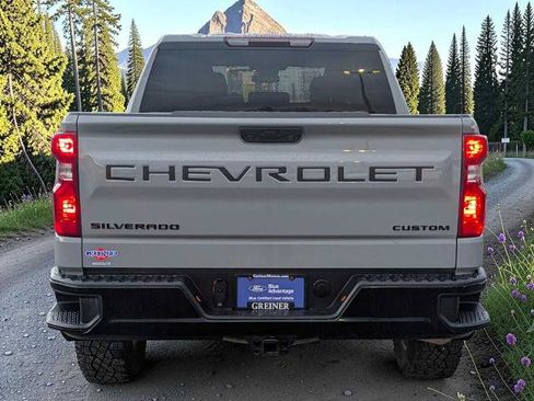 Used 2024 Chevrolet Silverado 1500 Custom Trail Boss w/ LPO, Dark Essentials Package AWD/4WD image 5