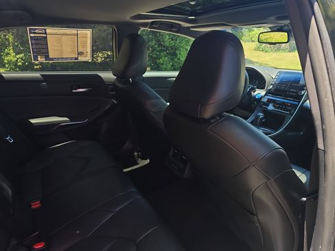 Used 2019 Toyota Avalon XLE w/ Moonroof Package FWD image 12